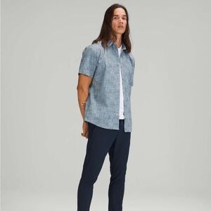 LIKE NEW Lululemon Men’s Airing Easy Short Sleeve Shirt Size XS